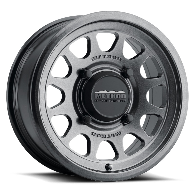 Method MR414 Bead Grip 15×10 / 6+4/25mm Offset / 5×4.5 / 76mm CB Graphite Wheel