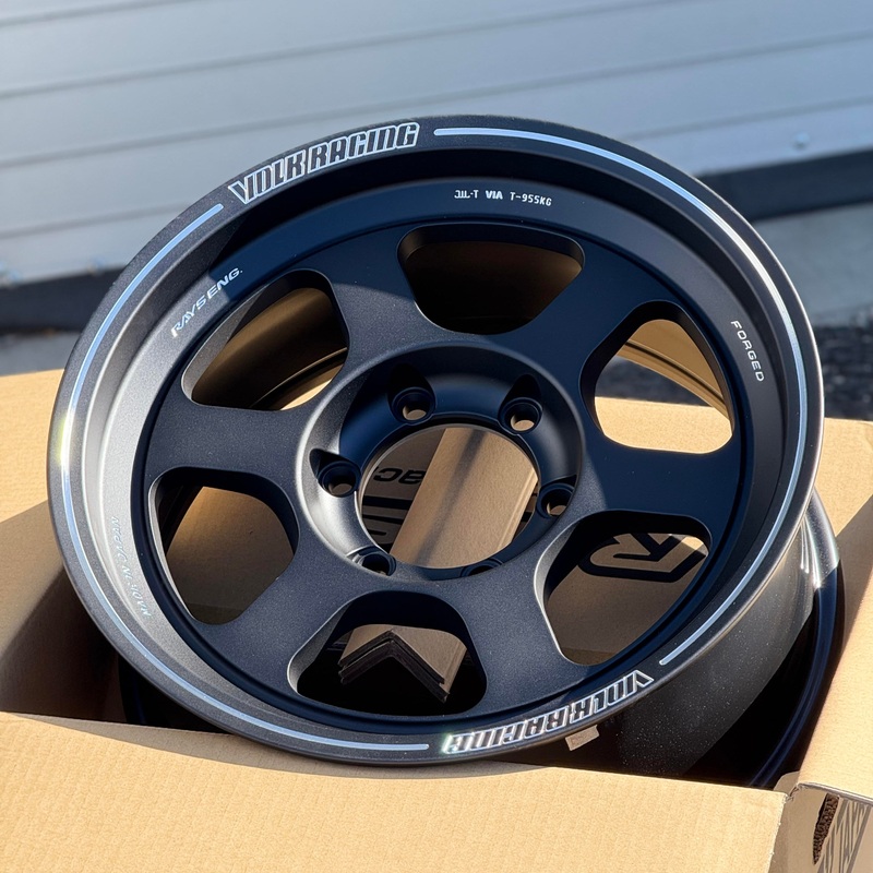 Volk Racing TE37XT 17×8 +20 6×139.7 Blast Black (SET)
